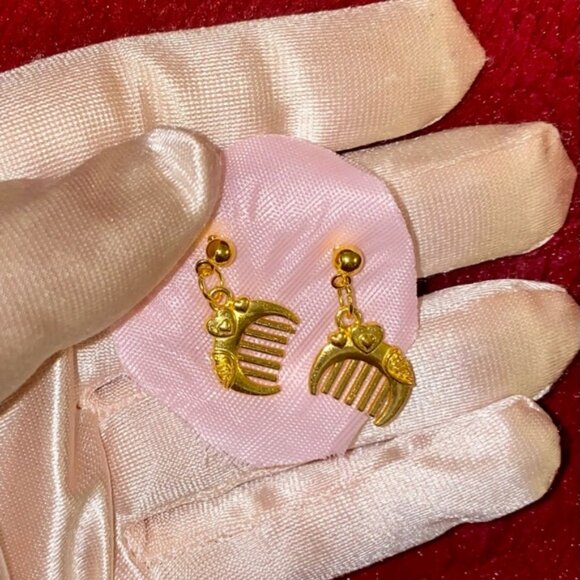 Gold Heart Comb Earrings. Handmade - Picture 2 of 2